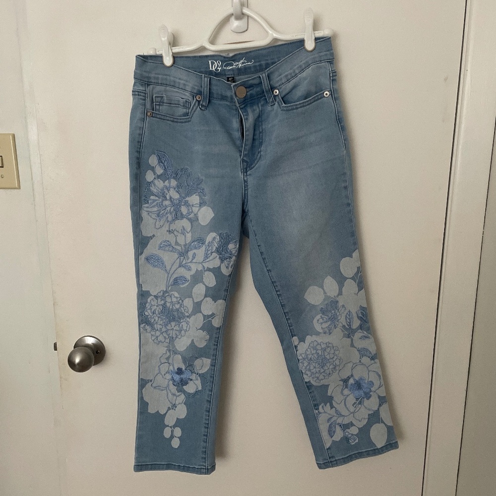 DG2 Embellished Chambray Capris Size 4P NWOT